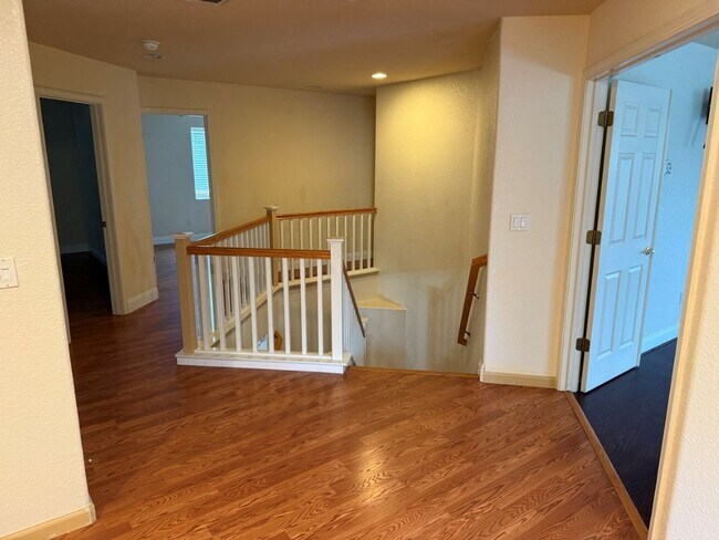 Building Photo - Modern 4 Bedroom w/ Loft Stonegate Area Vacaville *Star Rentals