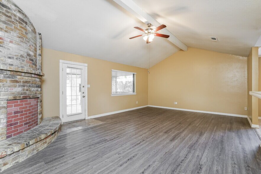 Building Photo - 23331 Bayleaf Dr
