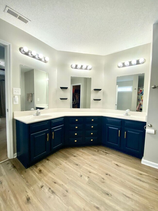 Building Photo - Beautiful 4 Bedroom Richlands Home for Rent