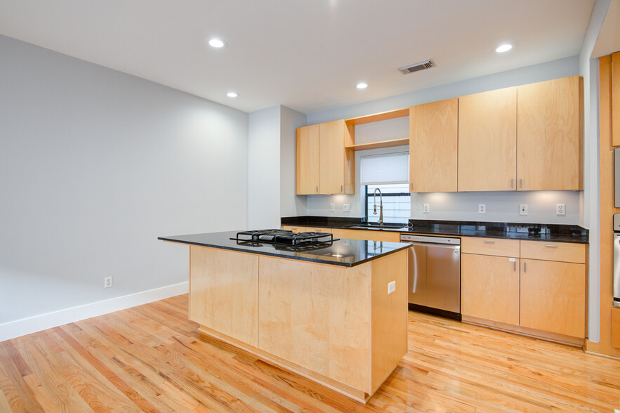 Spacious kitchen with lots of cabinet space! - 4202 Spencer St