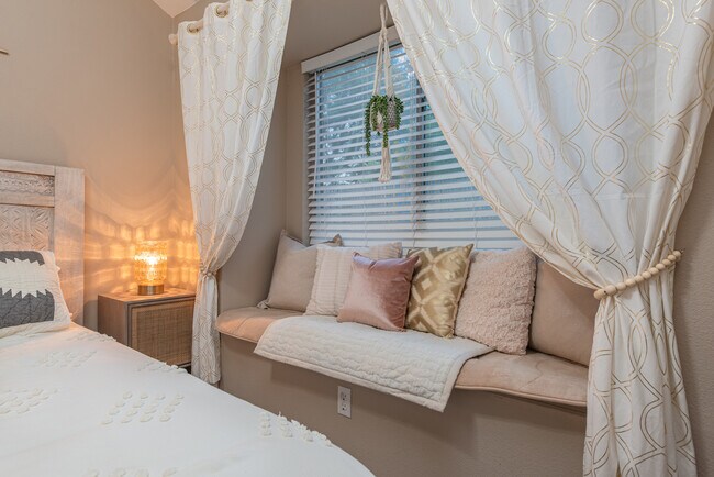 Building Photo - 20415 Linden Tree Dr