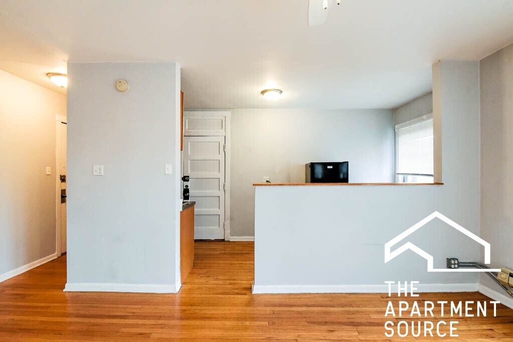 Building Photo - 3271 W Wrightwood Ave