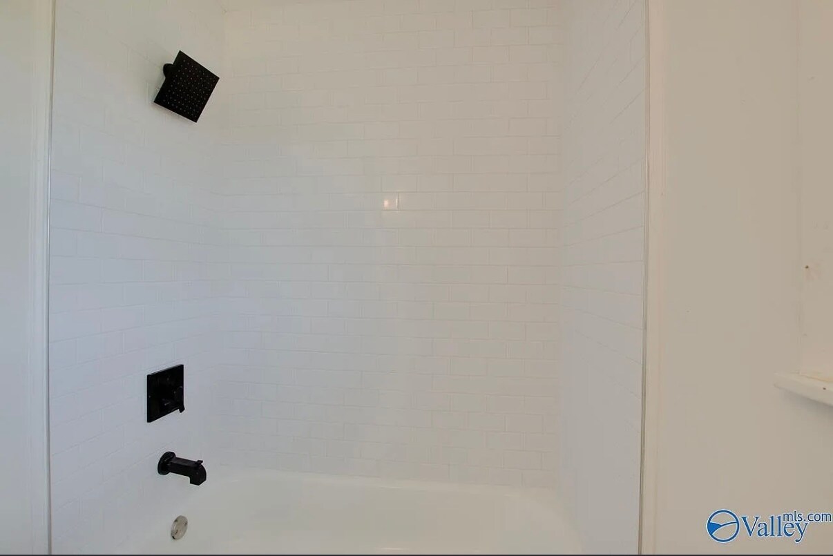 Bathroom 1 - 4701 Raton Blvd NW