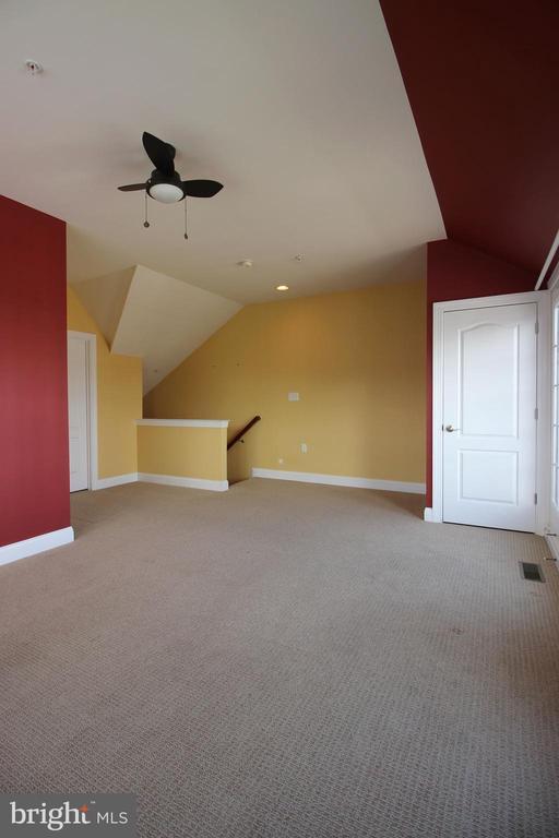 Building Photo - 421 N George Mason Dr