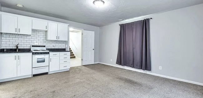 Building Photo - Stunning Modern Home in Murray