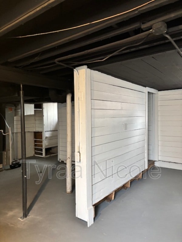 Building Photo - 15353 Lauder St