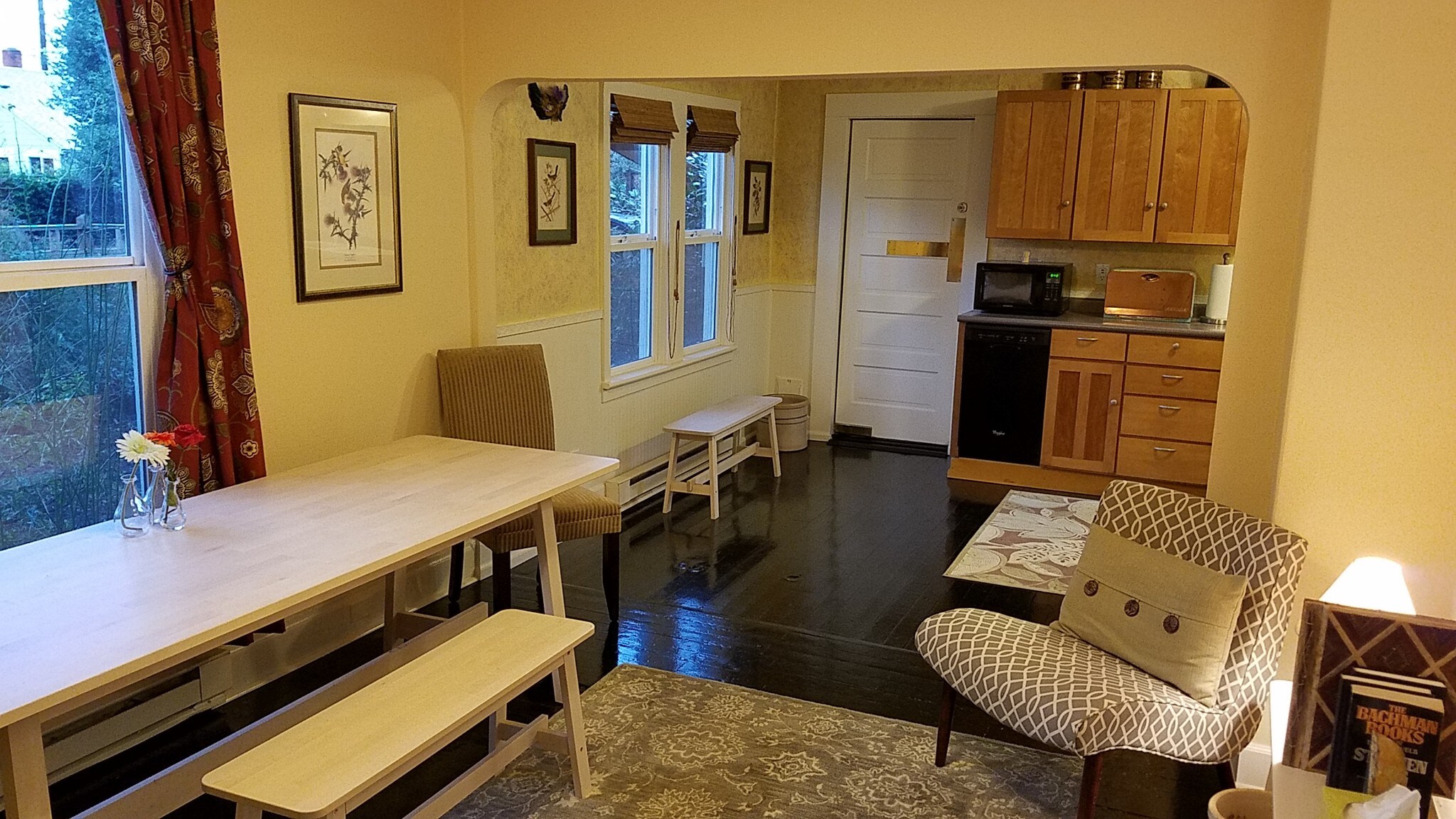 front room looking toward kitchen - 993 W 4th Ave