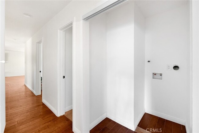 Building Photo - 7044 White Oak Ave