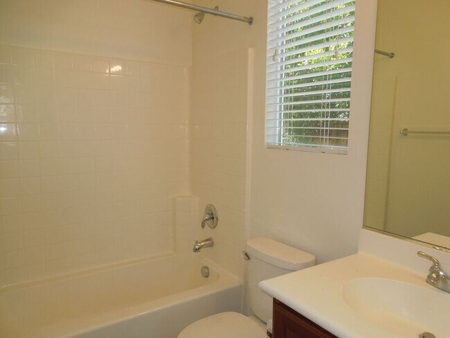 Building Photo - 39288 Half Moon Cir