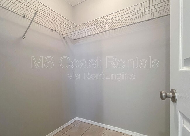 Building Photo - 10545 Bay Tree Dr