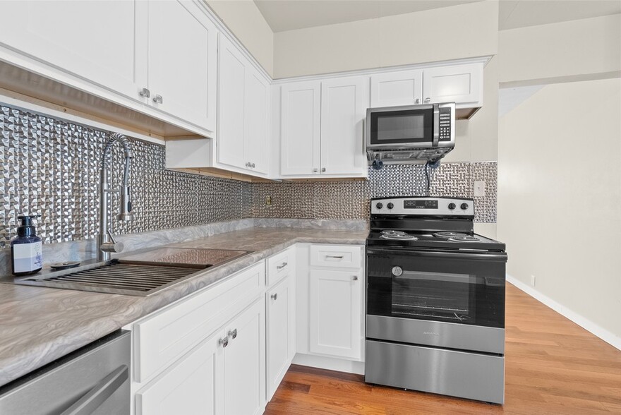 Building Photo - 3022 Cottonwood Ln