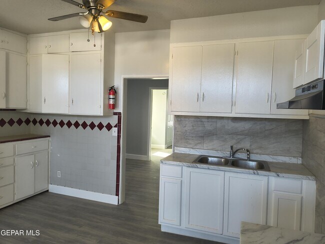 Building Photo - 714 N San Marcial St