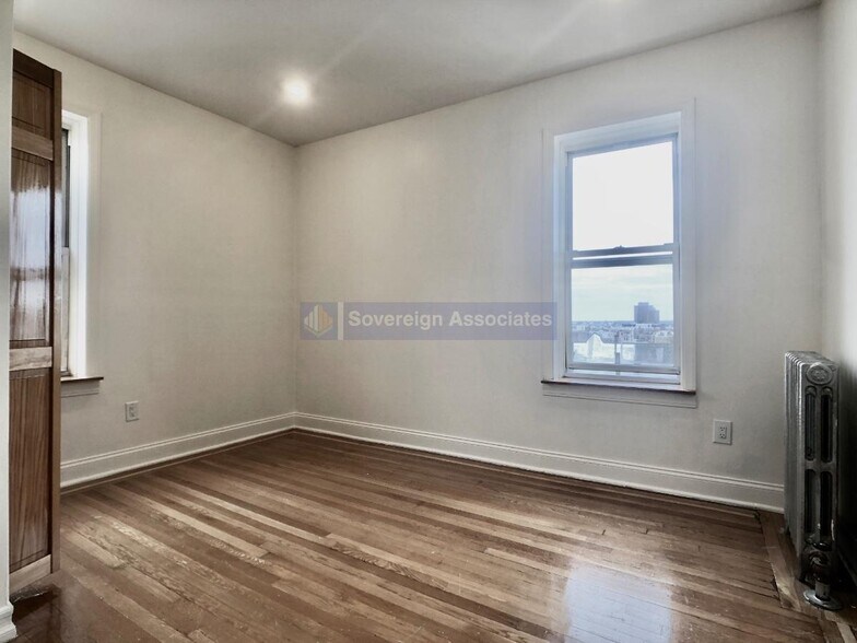 Building Photo - 175 Pinehurst Ave