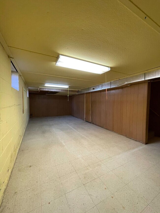 Building Photo - Fully Furnished~All Inclusive~Waiting For YOU!