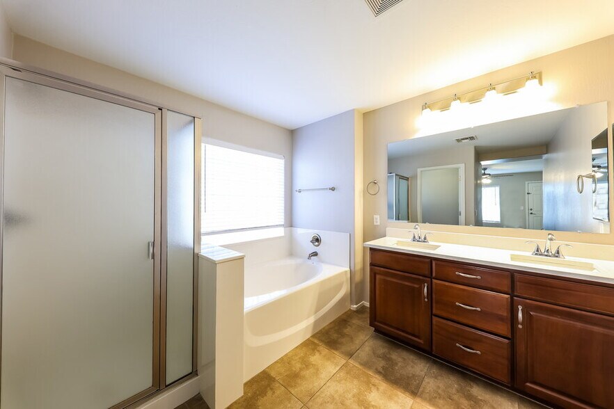 Building Photo - 11466 W St John Rd