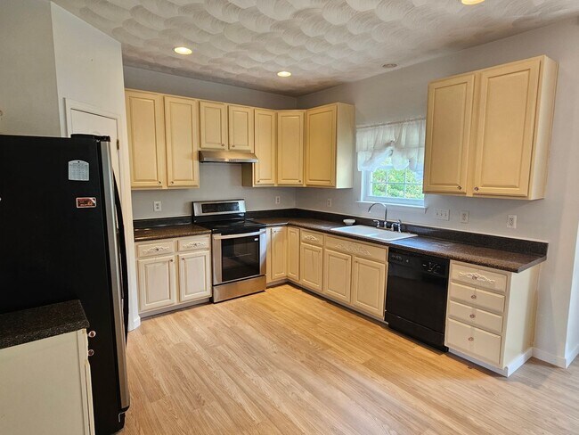 Building Photo - Newly Renovated Two-Story 4BR/2.5BA Home - Chester Area, North Chesterfield