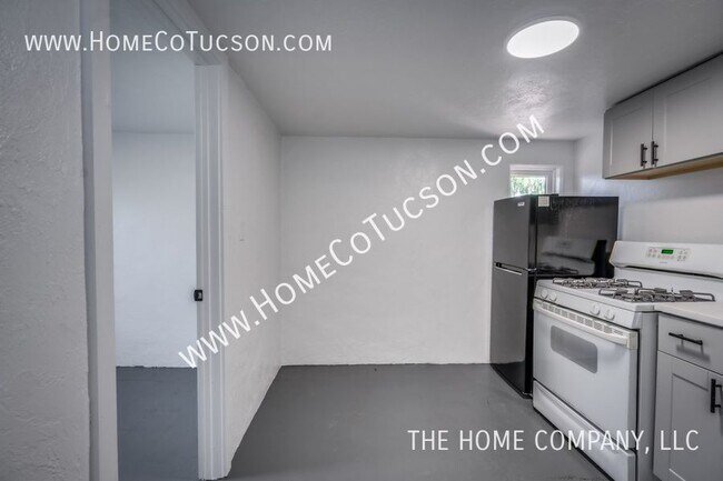 Building Photo - 940 E Florita St