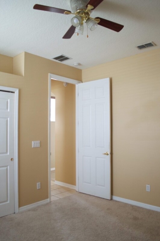 Building Photo - 6220 Hedgesparrows Ln