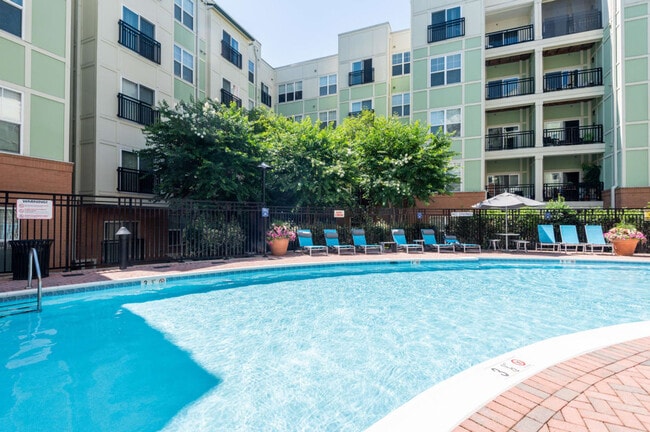 Building Photo - 238 S West St