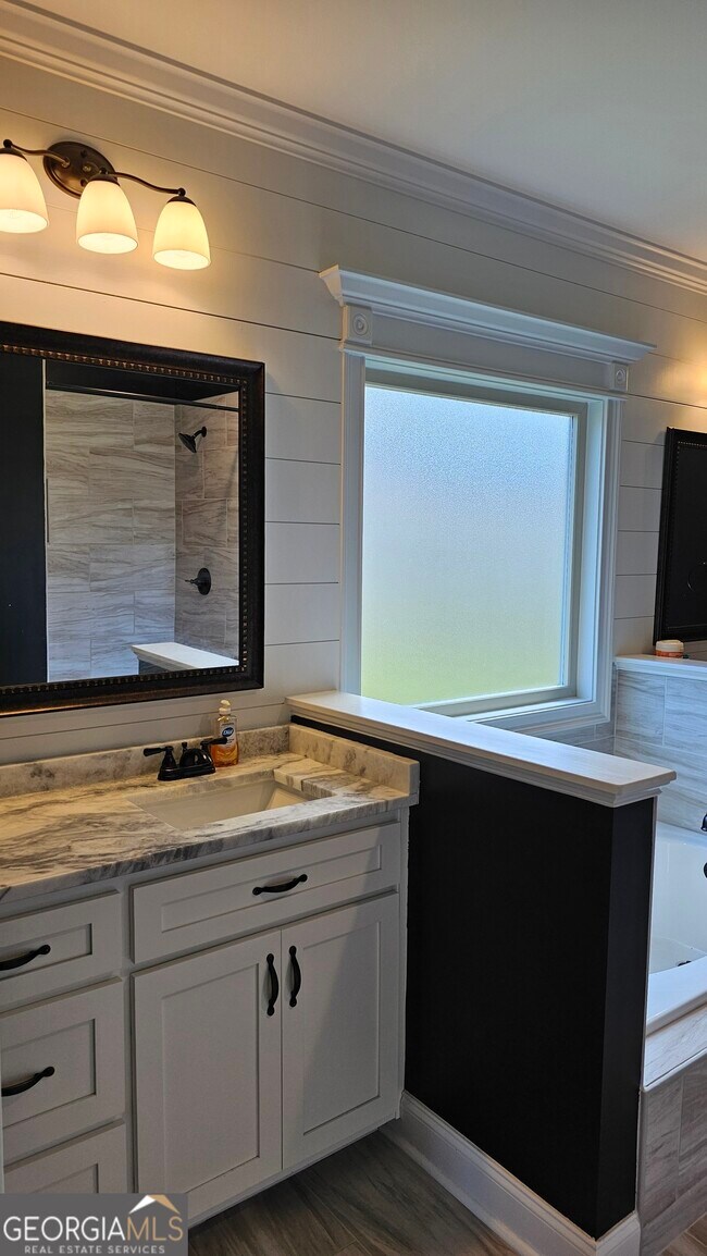 Building Photo - 208 Huxley Ter