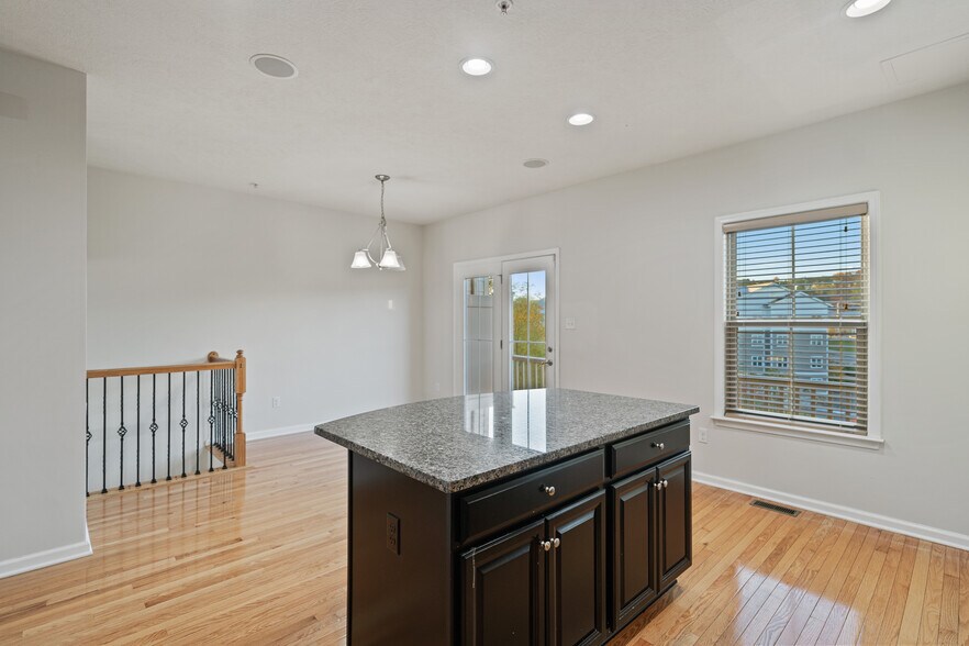 Building Photo - 407 Fairmont Dr