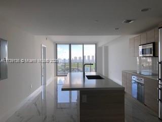 Building Photo - 16385 Biscayne Blvd