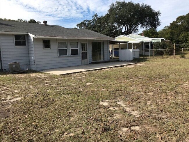 Building Photo - 16 Mandalay Dr