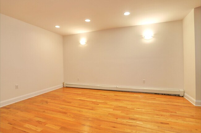 Building Photo - 136 Essex St