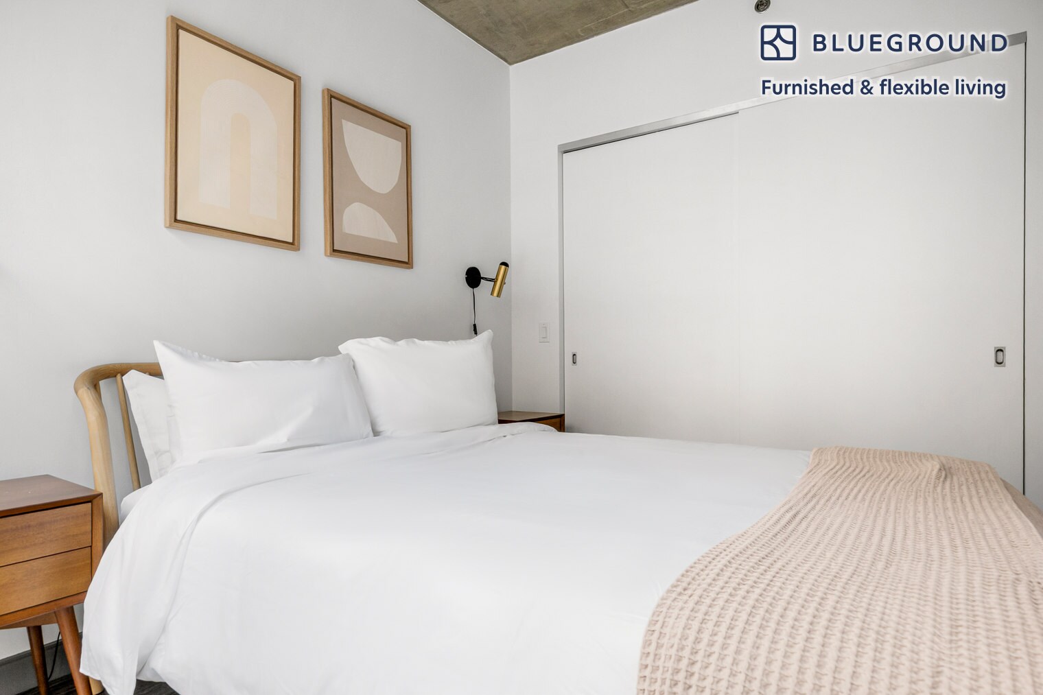 Building Photo - 215 W Lake St