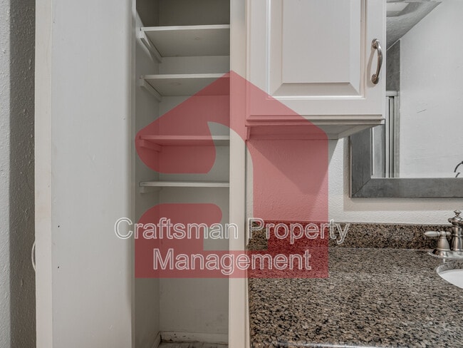 Building Photo - 224 W 5th St