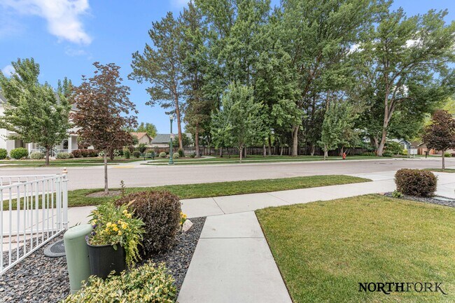 Building Photo - Elegant home near Downtown Eagle!
