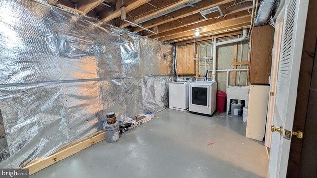 Building Photo - 211 Shirley Square SE
