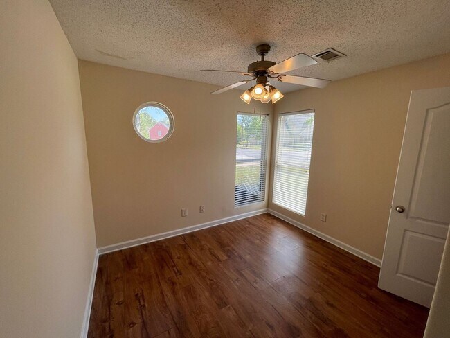 Building Photo - PRE-LEASING FOR AUGUST 2026!