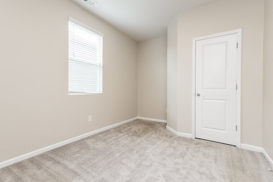 Building Photo - 319 Hamilton Pointe Dr