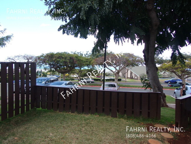 Building Photo - PALEHUA GARDENS - Upgraded 3 Bedroom Townhome