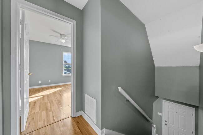 Building Photo - 3 Bedroom Pet Friendly Home For Rent Near Post!