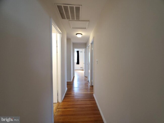 Building Photo - 702 W Edmonston Dr