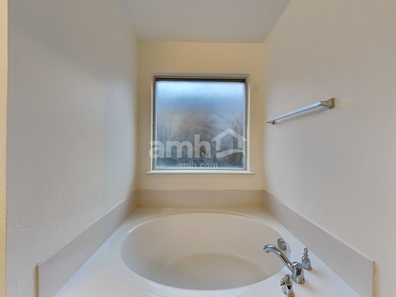 Building Photo - 6005 Stirrup Iron Dr