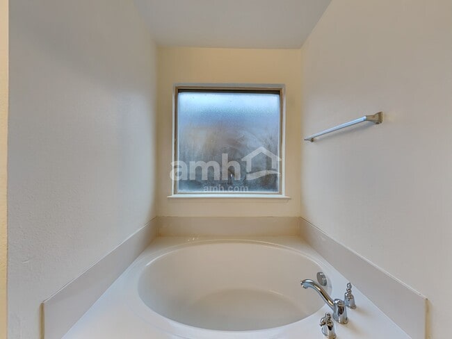 Building Photo - 6005 Stirrup Iron Dr