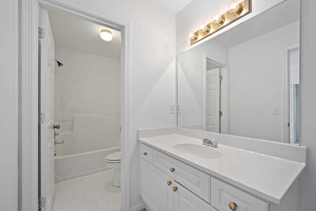 Building Photo - 4185 Waterford Dr
