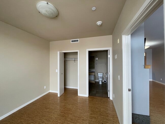 Building Photo - 2220 W Woodin Ave