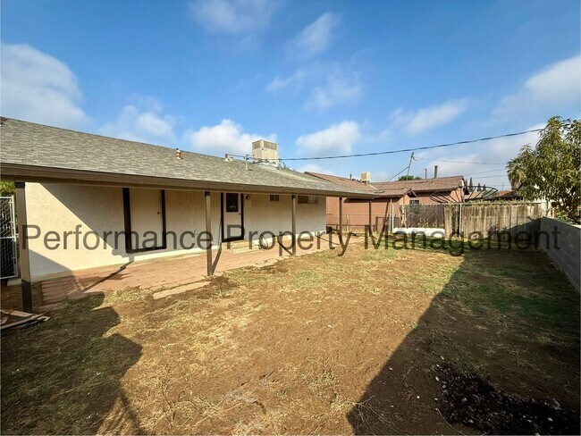 Building Photo - Cute 2 Bed/1 Bath in Lamont w/ RBP/Pest Co...