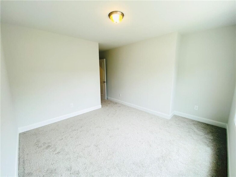 Building Photo - 1095 N Village Dr