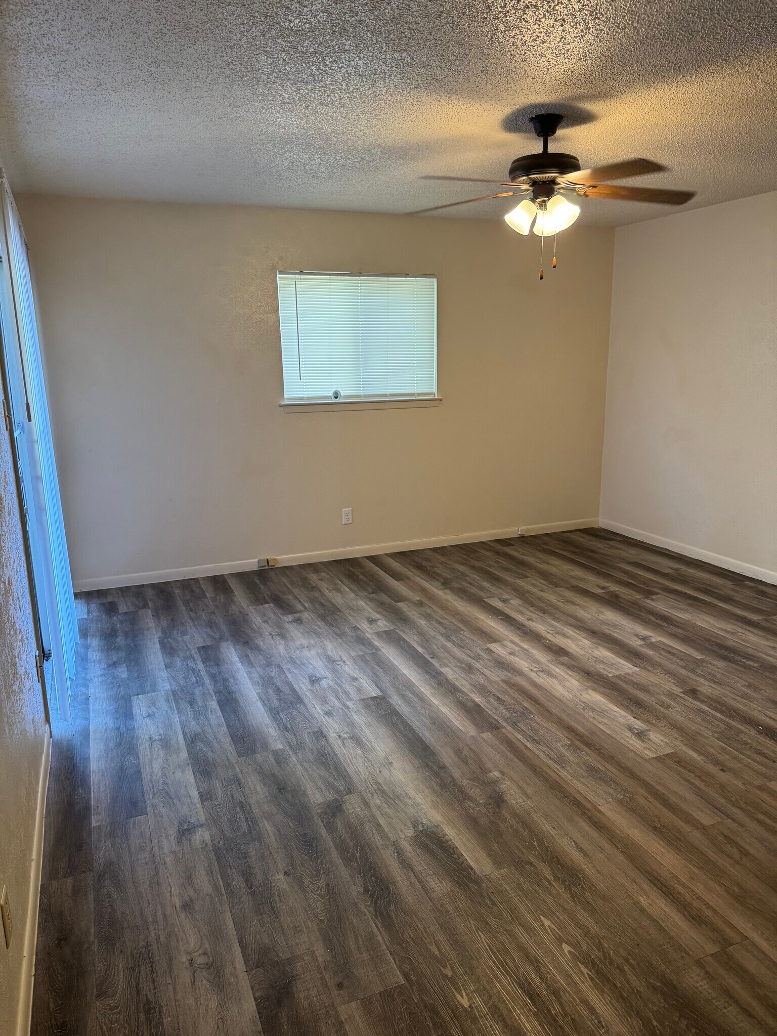 Master bedroom - 1202 Wales Dr