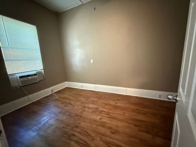 Building Photo - Downtown Pensacola - 2 bedroom, 1 bathroom