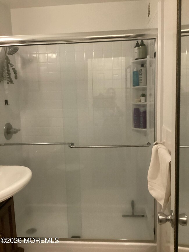 Building Photo - 28 Riverside Ave