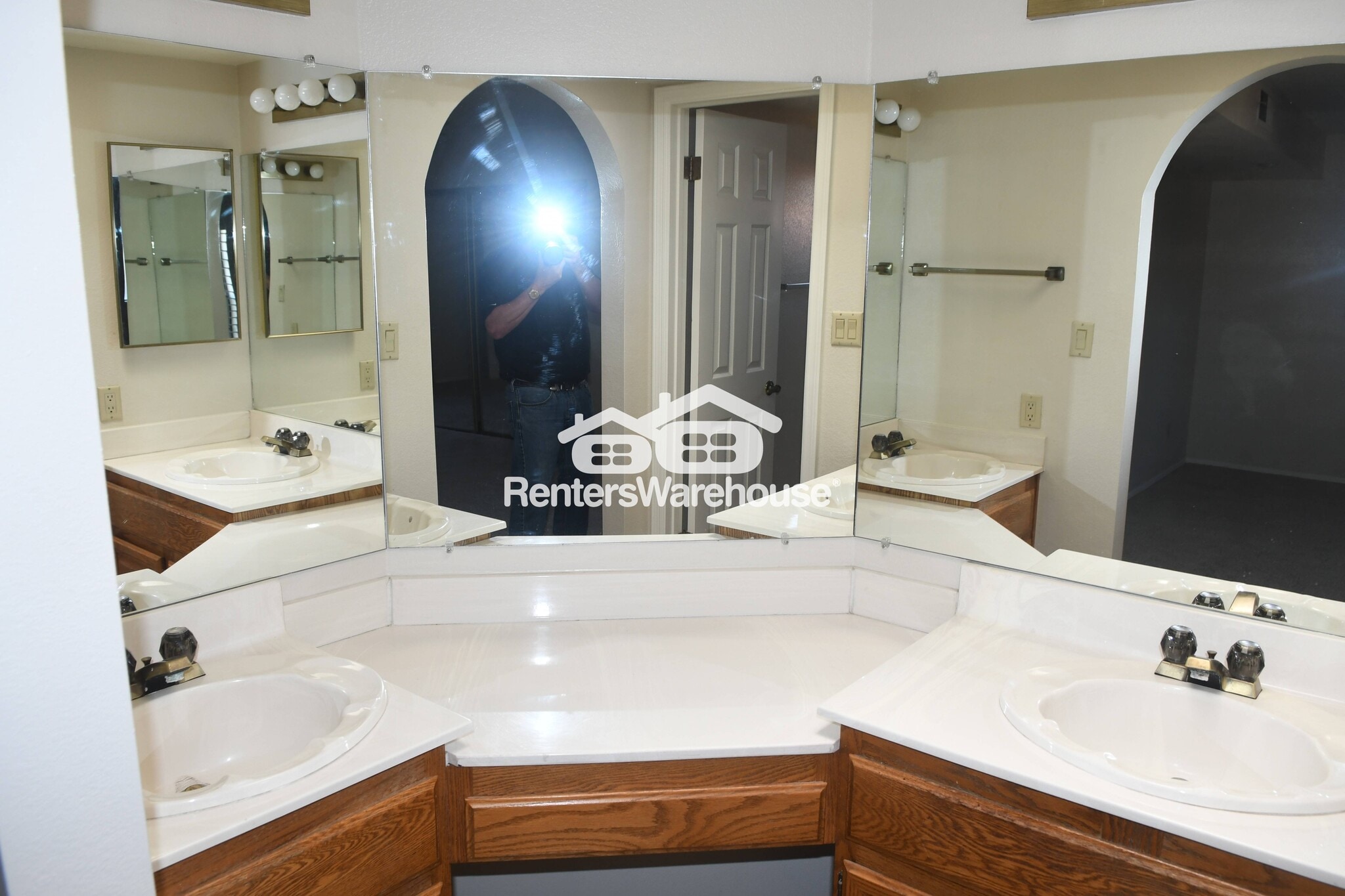 Building Photo - 6945 E Cochise Rd