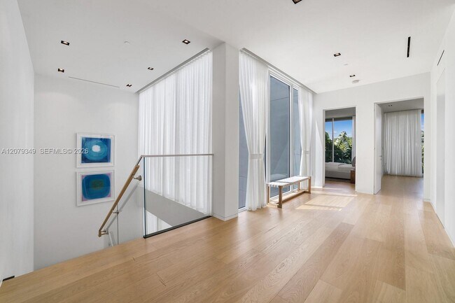 Building Photo - 1031 W 48th St