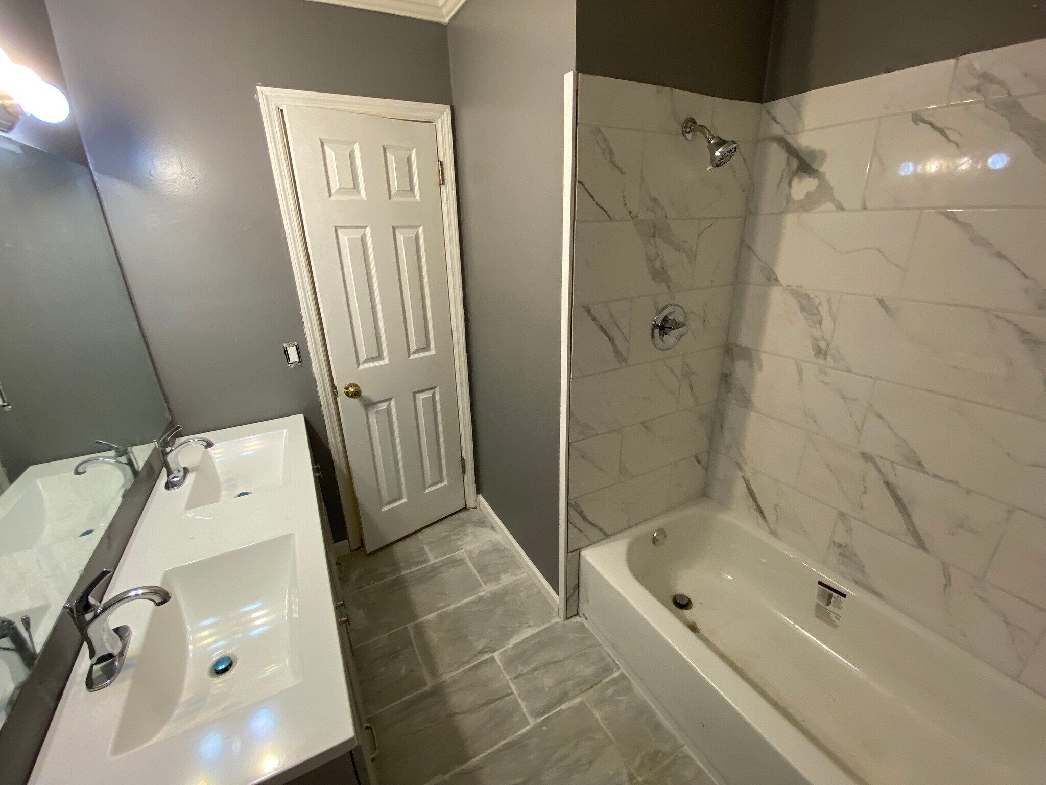 Building Photo - 374 E Monroe Ave