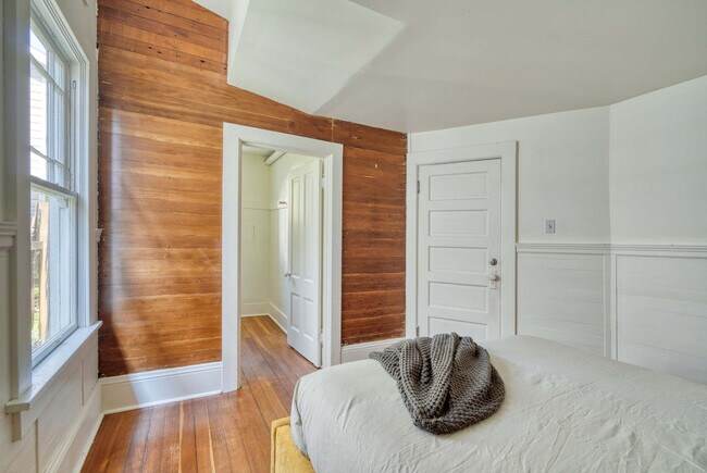 Building Photo - 1235 N Prescott St